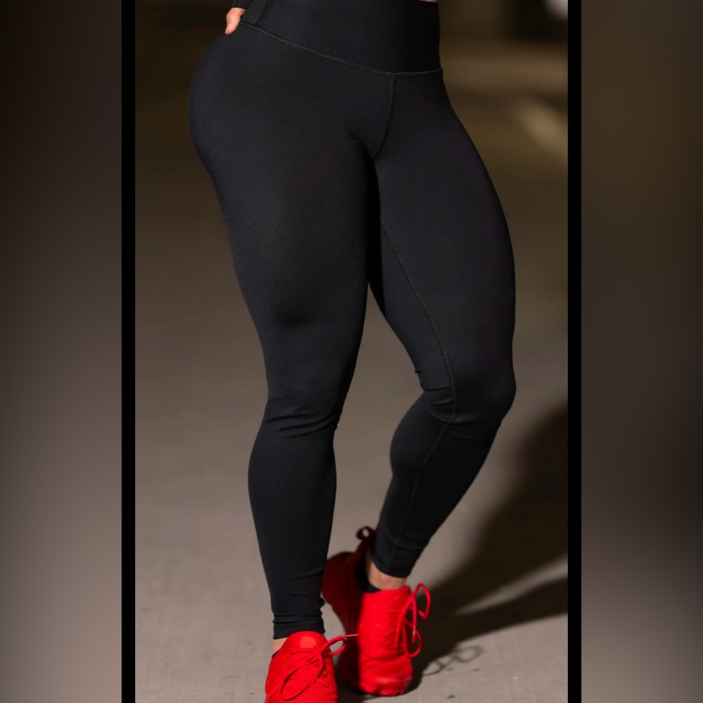 Curve X Leggings

Size Large  

Color Black